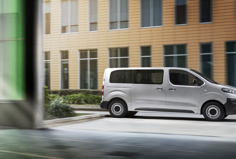 Citroen Jumpy grigio, laterale