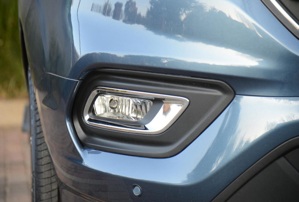 dettaglio fendinebbia Ford Tourneo Custom Limited