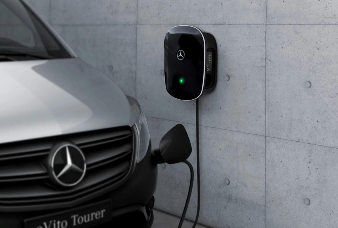 eVito Tourer Elettrico in carica con Wallbox Home di Mercedes