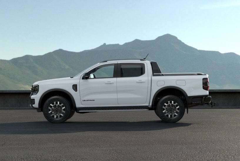 ford-blog-it-RANGER_PHEV_EXTERIOR-16x9-2160x1215-white-ranger-in-mountains.jpg.renditions.extra-large