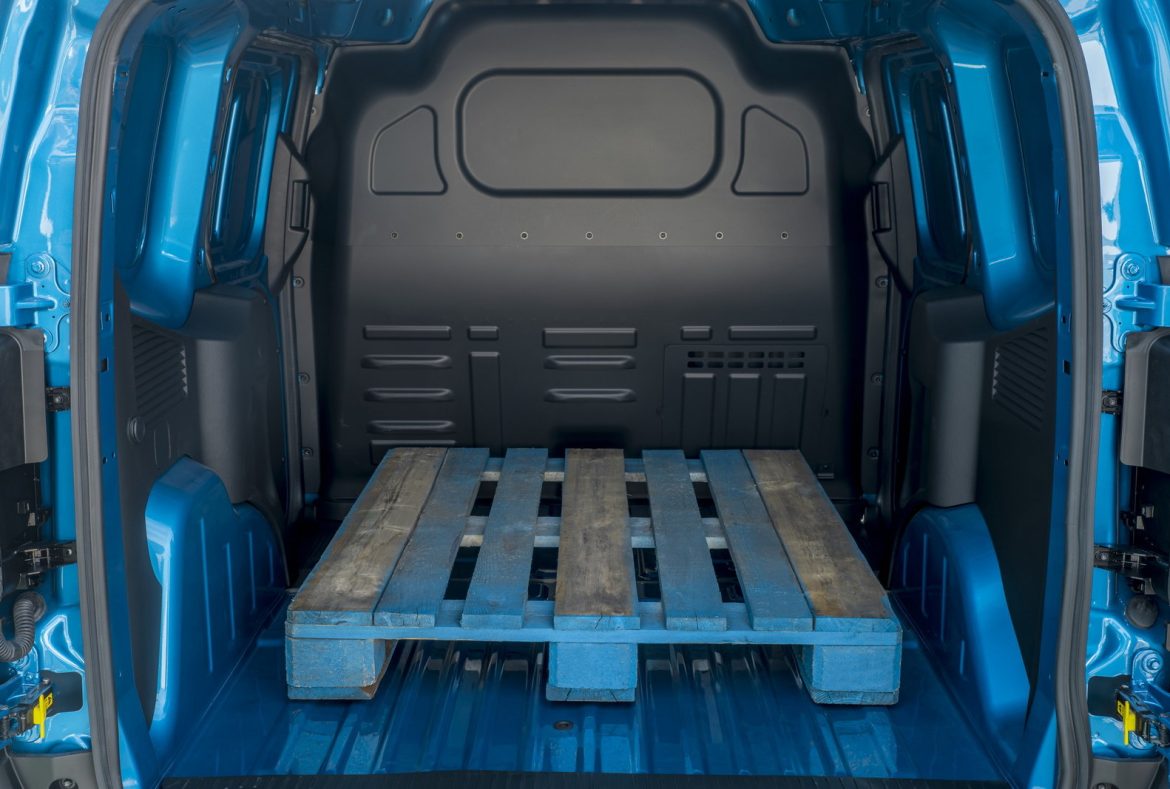 Ford E Transit Courier 2024 vano di carico