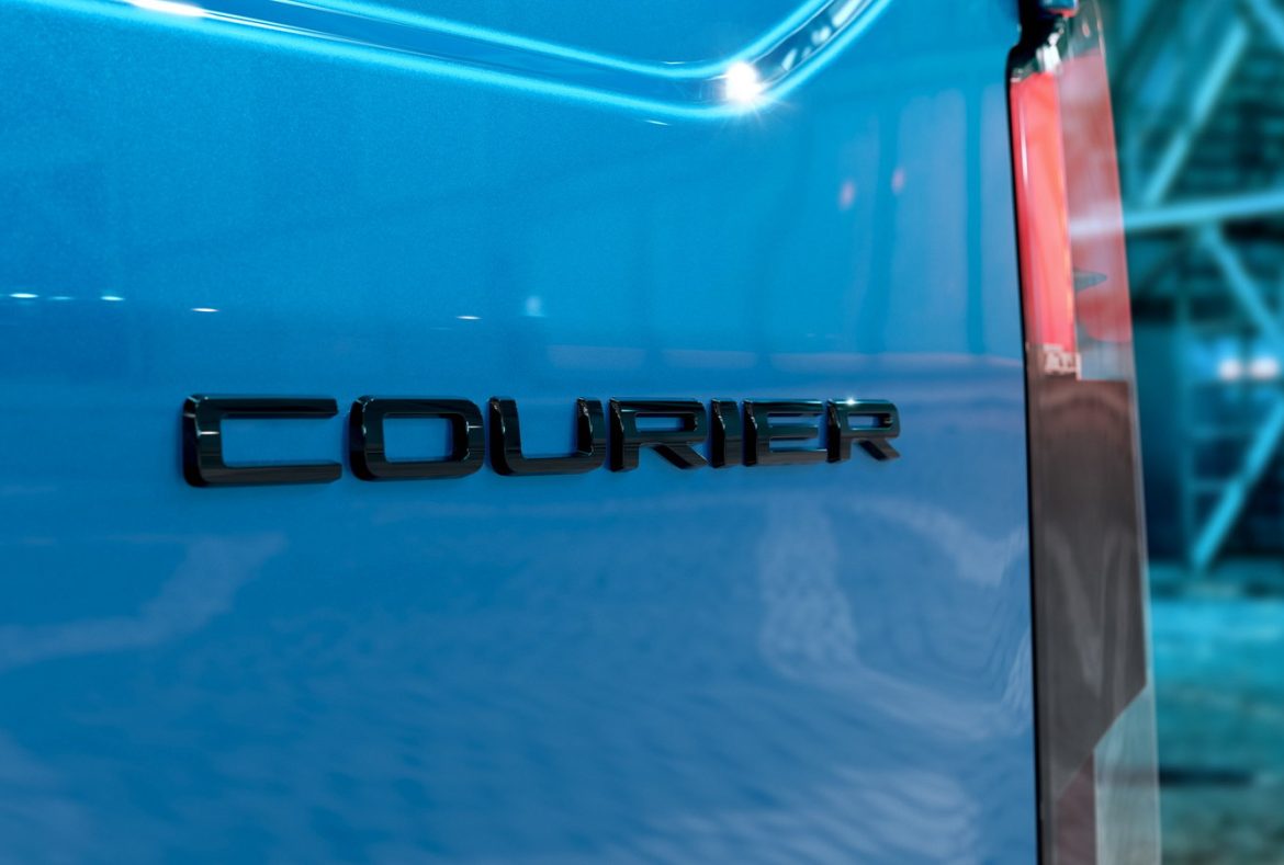 logo posteriore Ford E-Transit Courier 2024