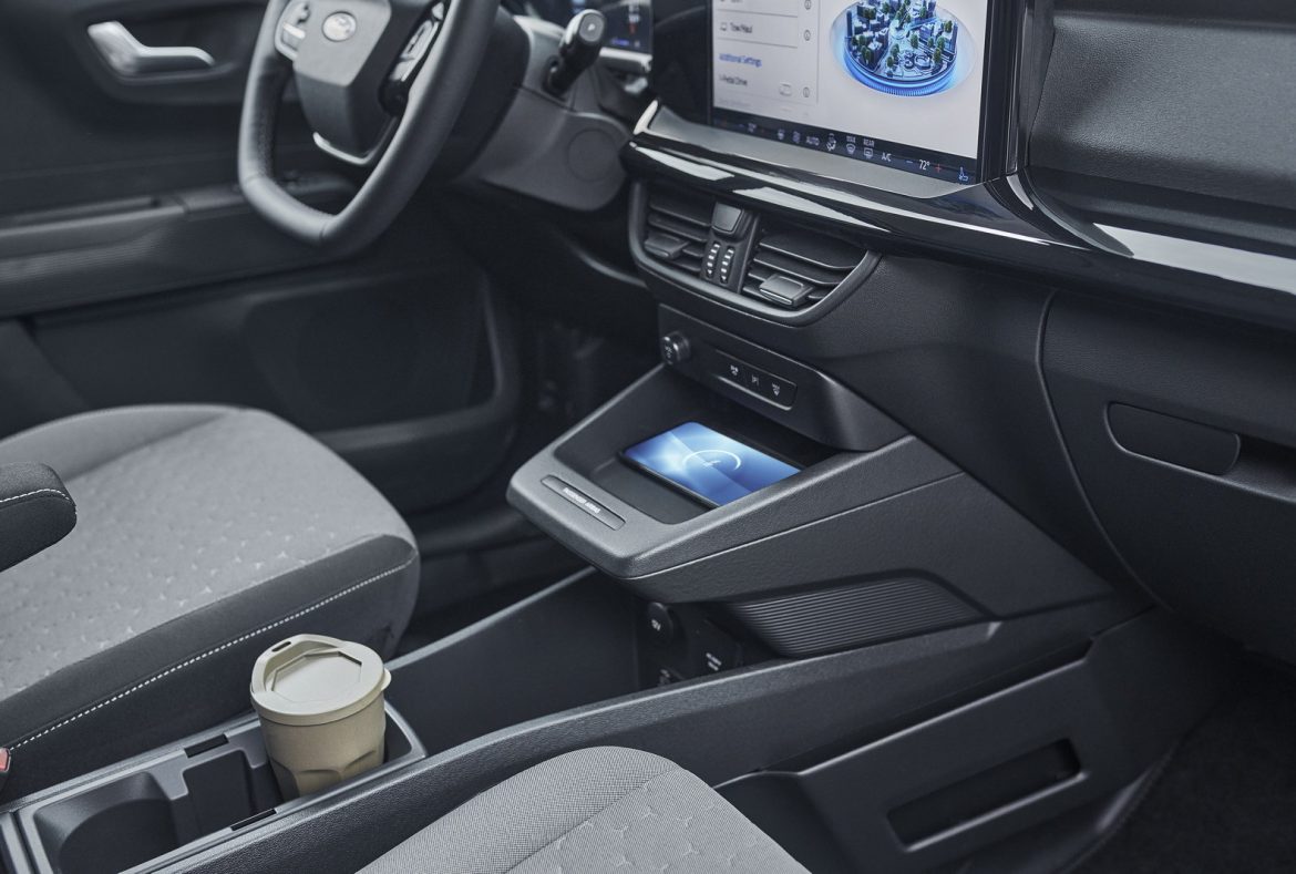 interno posti abitacolo della nuova Ford E Transit Courier 2024