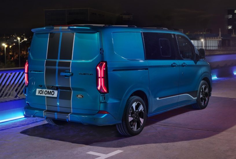 ford-transit_custom_bev-04_V710_Sport_Ext_Re_3_4_Static_NoTalent_2160x1215.jpg.renditions.extra-large