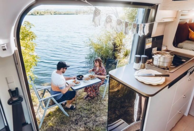 fourgon-amenage-burstner-lineo-c-590