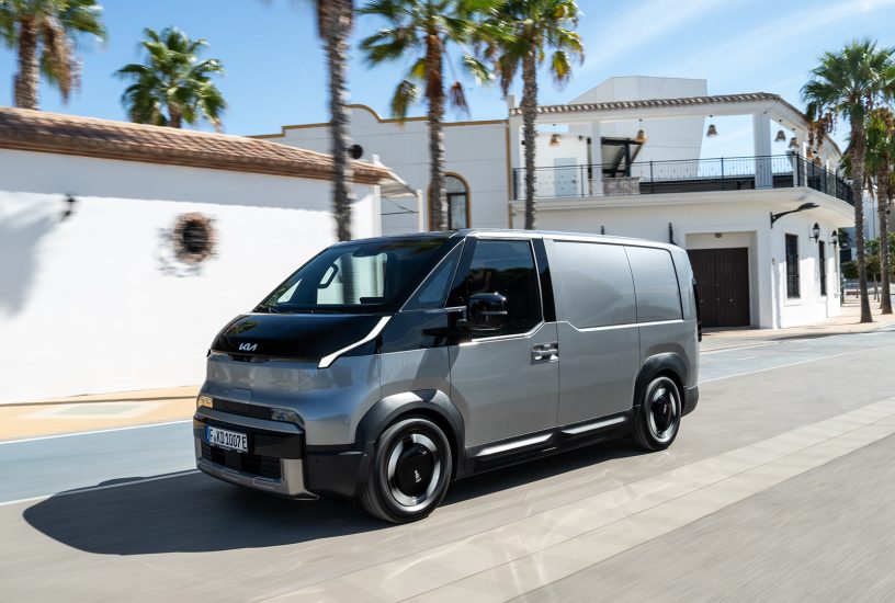 kia-pv5-cargo-steel-grey-dynamic-digital-1920x1080-001