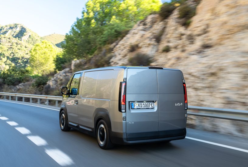 kia-pv5-cargo-steel-grey-dynamic-digital-1920x1080-009