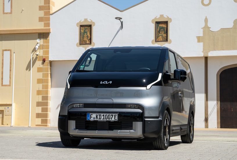 kia-pv5-cargo-steel-grey-static-digital-1920x1080-003