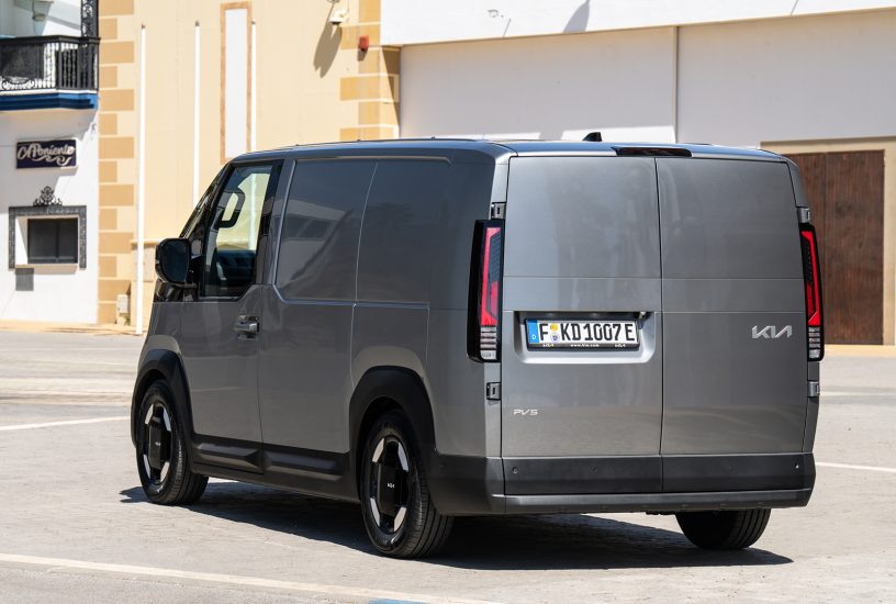 kia-pv5-cargo-steel-grey-static-digital-1920x1080-004