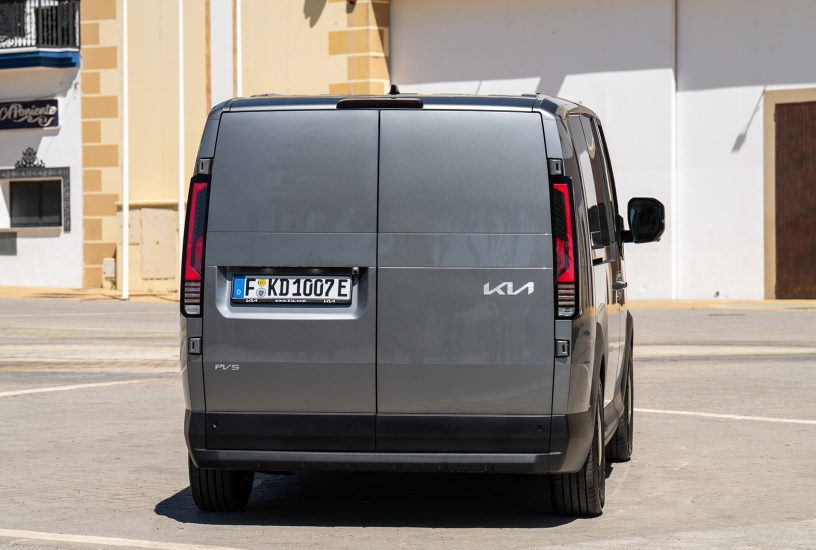 kia-pv5-cargo-steel-grey-static-digital-1920x1080-005