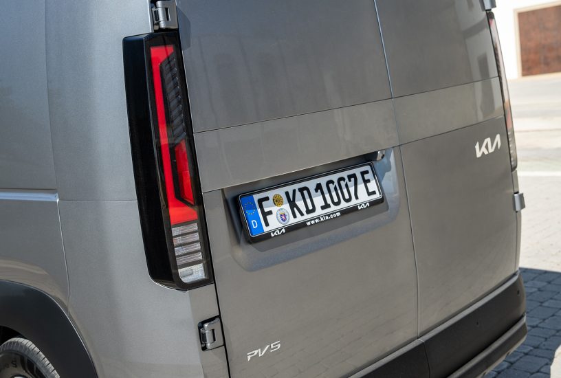 kia-pv5-cargo-steel-grey-static-digital-1920x1080-009