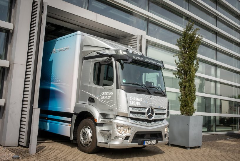 Startschuss für die eActros-Roadshow: quer durch Europa mit vollelektrischen LkwKickoff for the eActros Roadshow: Across Europe with All-electric Trucks
