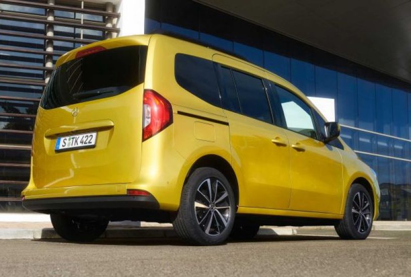 mercedes-classe-t-2022-posteriore