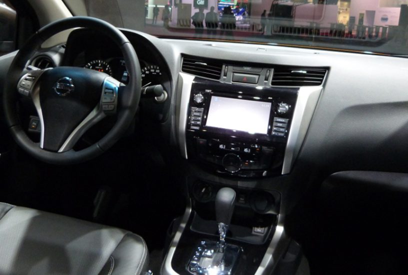 nissan-navara-salone-parigi-2016-abitacolo