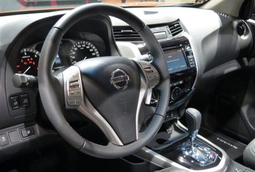 nissan-navara-salone-parigi-2016-interni