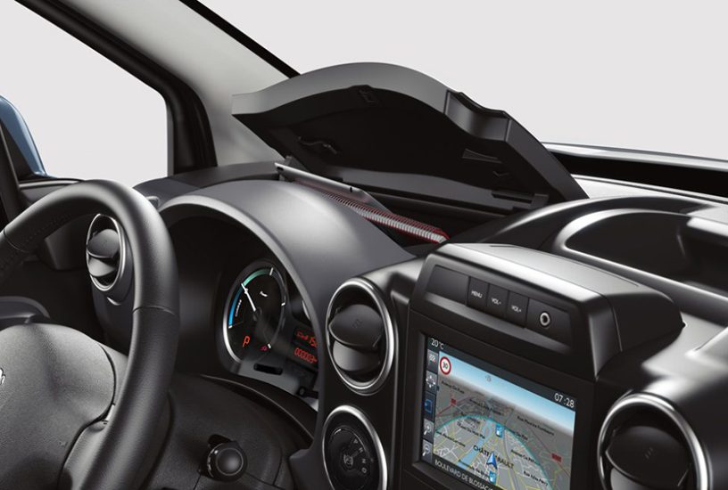 peugeot-partner-tepee-electric-ginevra-2017-plancia