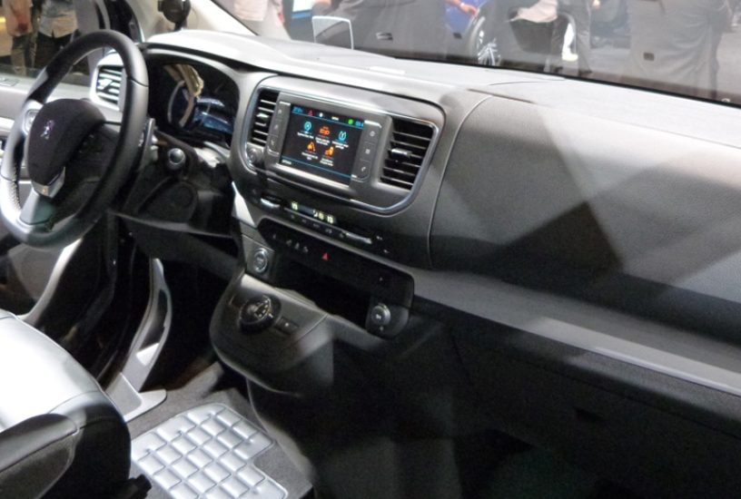 peugeot-traveller-salone-di-parigi-2016-interni