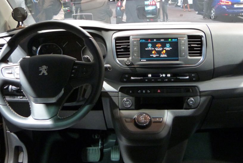 peugeot-traveller-salone-di-parigi-2016-plancia
