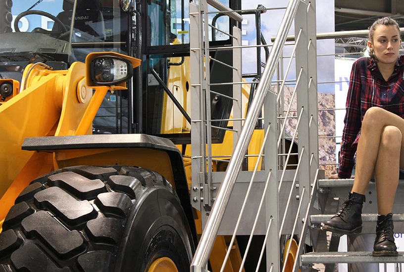 ragazza-sexy-salone-transpotec-2017-12