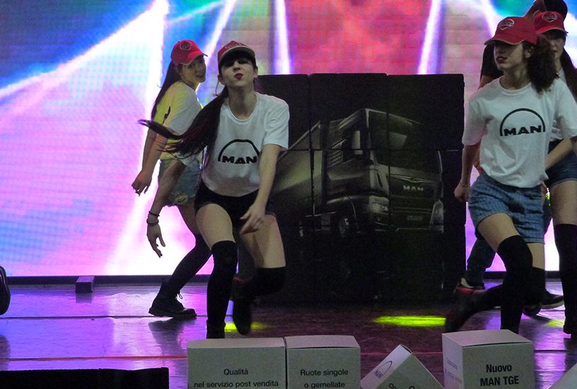 ragazza-sexy-salone-transpotec-2017-16