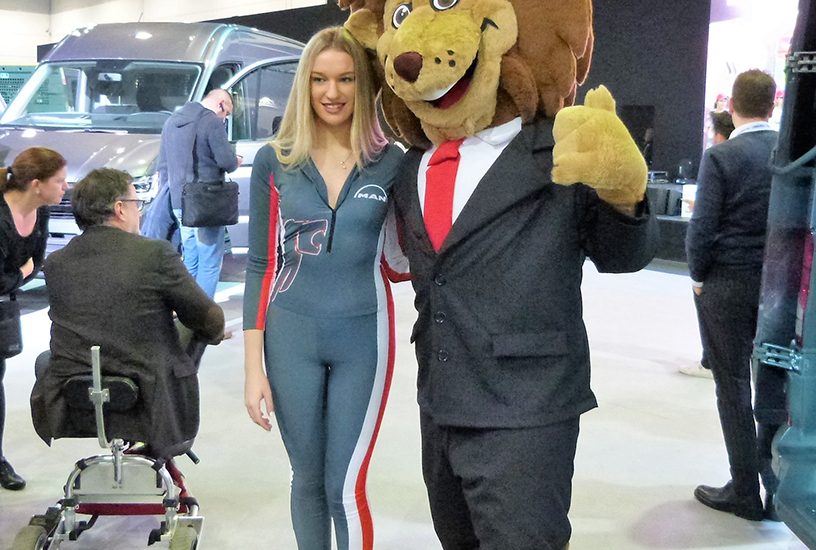 ragazza-sexy-salone-transpotec-2017-17