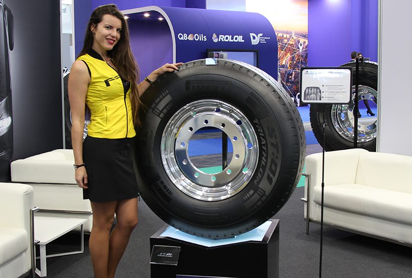 ragazza-sexy-salone-transpotec-2017-3