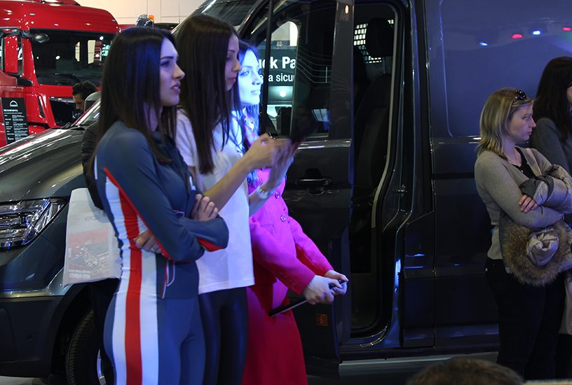 ragazza-sexy-salone-transpotec-2017-6