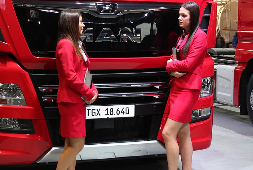 ragazza-sexy-salone-transpotec-2017-8