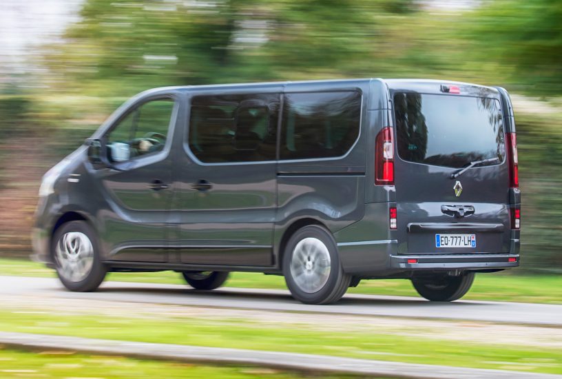Upscreen Pellicola Protettiva Per Renault Trafic 2024 Radio GSR2 Easy Link: Trasparente, Anti-impronte, Anti-graffio, Facile Da Installare Senza Bolle