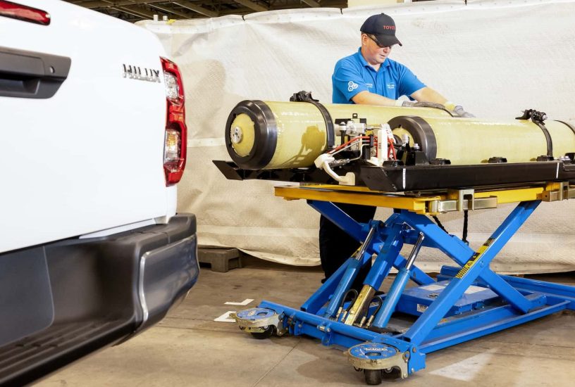 toyota-hydrogen-fuel-cell-electric-hilux--prototipo