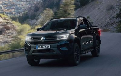Design “total black” e V6 da 241 CV per la nuova Amarok Dark Label