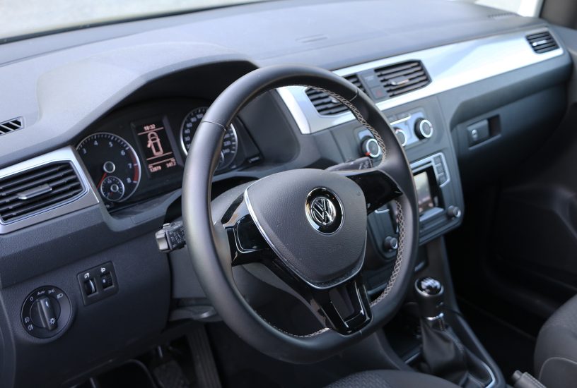 volkswagen-caddy-1-4-tgi-metano-posto-guida