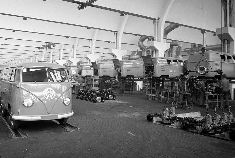 vw-transporter-produktion-in-wolfsburg-1950